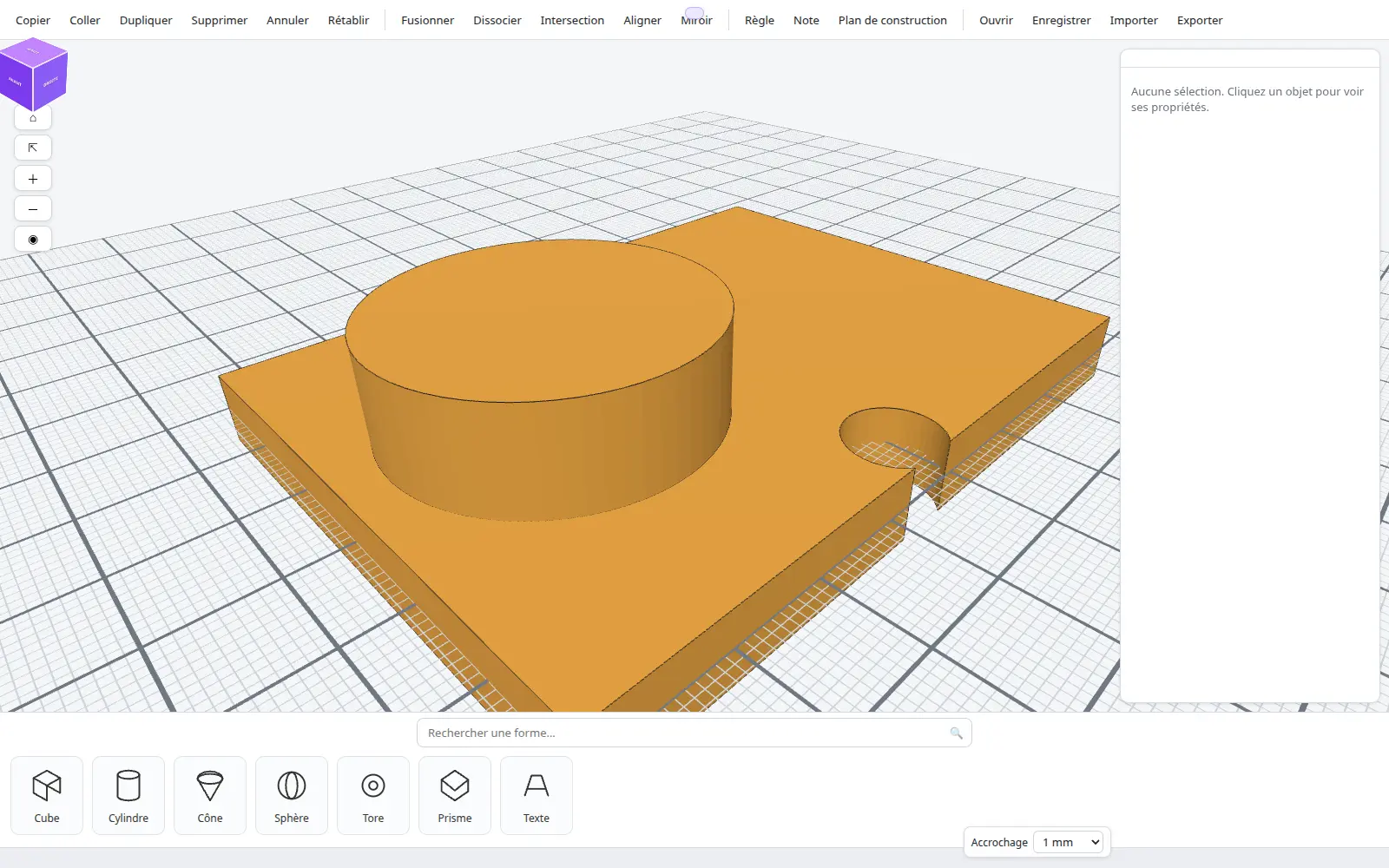 Capture du modeleur : pièce paramétrique (plaque percée et bossage cylindrique) dans la vue 3D, barre d’outils et bibliothèque de formes