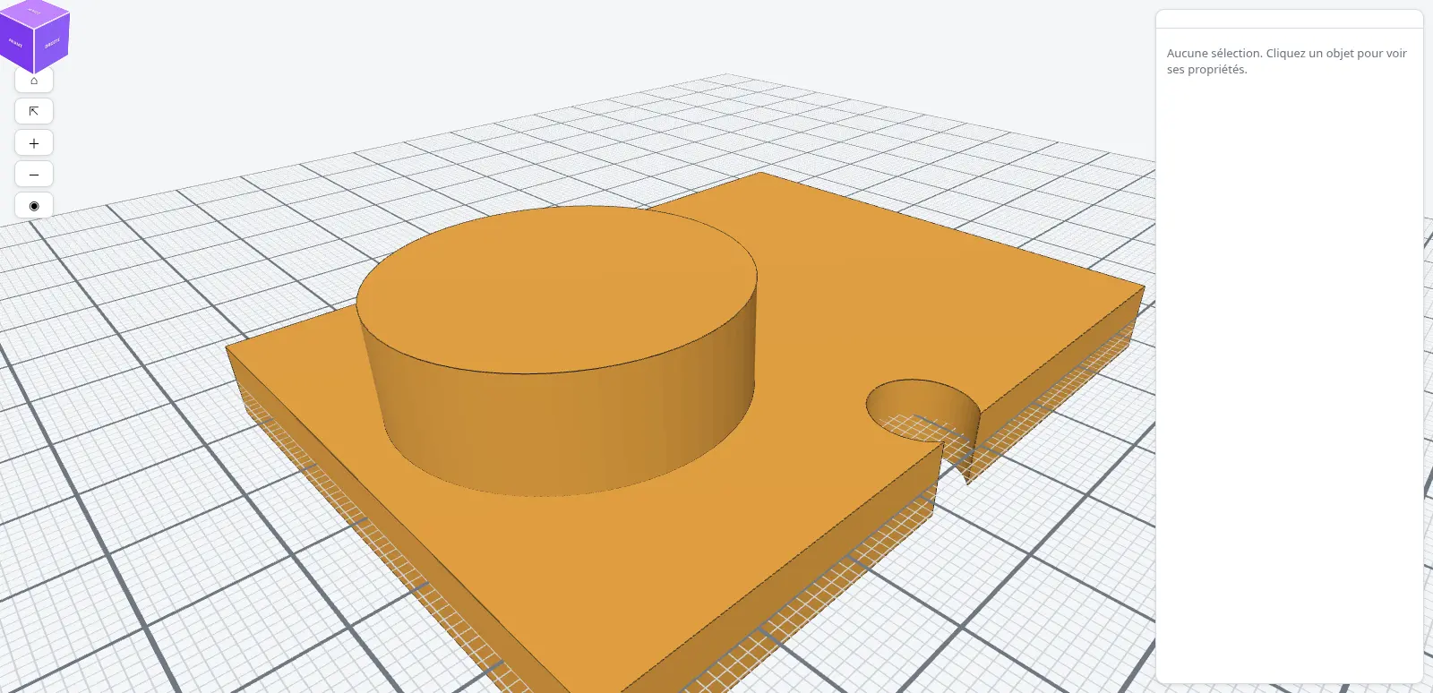 Gros plan de la pièce : plaque avec deux perçages et bossage cylindrique obtenus par fusion
